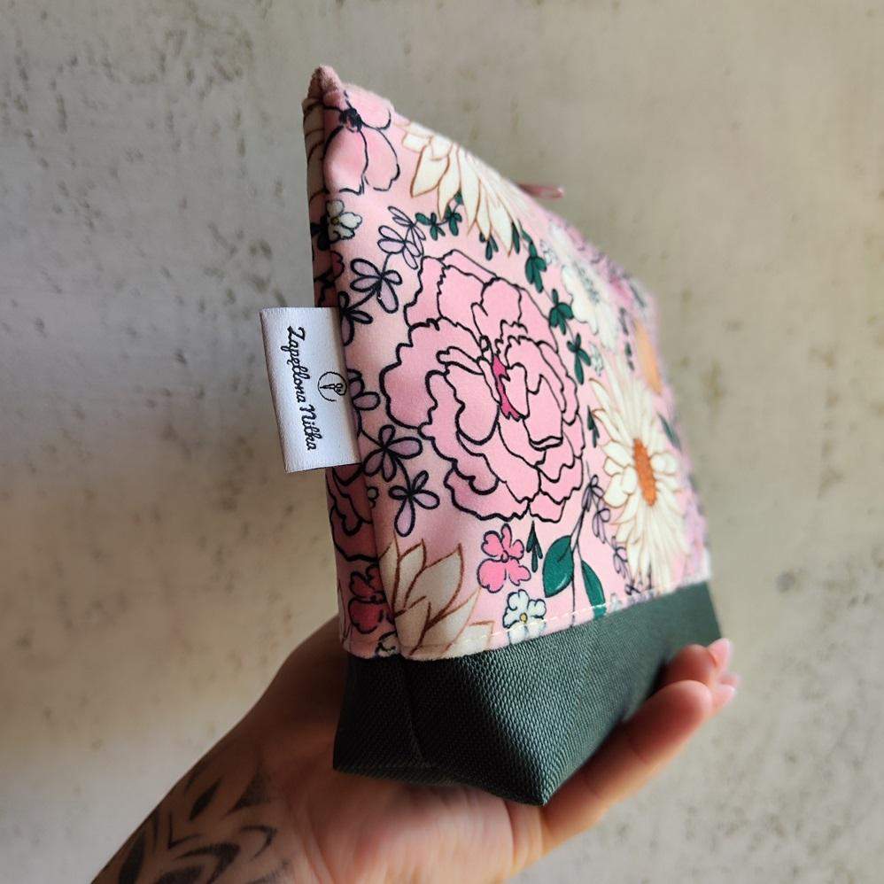 KOSMETYCZKA KWIATY 1