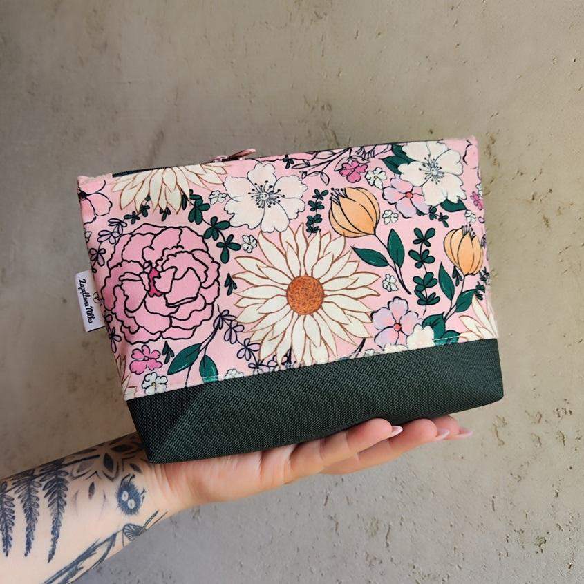 KOSMETYCZKA KWIATY 0