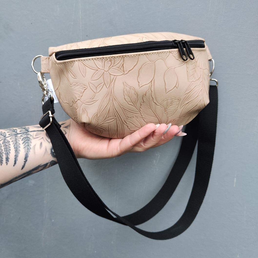 NERECZKA PÓŁKSIĘŻYC TŁOCZONA 0