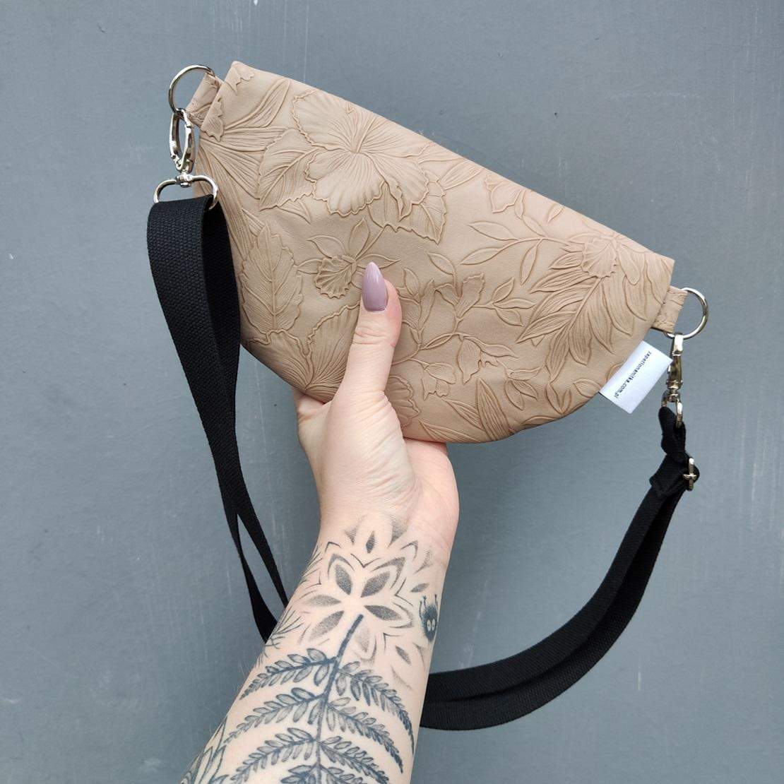 NERECZKA PÓŁKSIĘŻYC TŁOCZONA 1