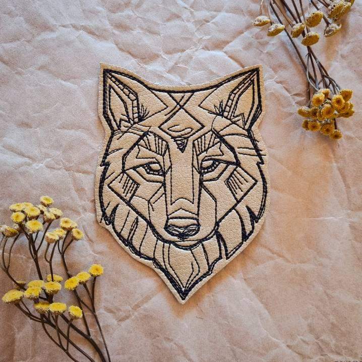 NASZYWKA ZŁOTY WILK 0